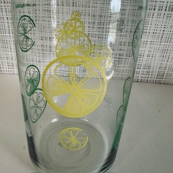 Pyrex Lemon Lime Glass Carafe Pitcher w/Lid Yellow/Green 1 Quart Vintage - Picture 4 of 11